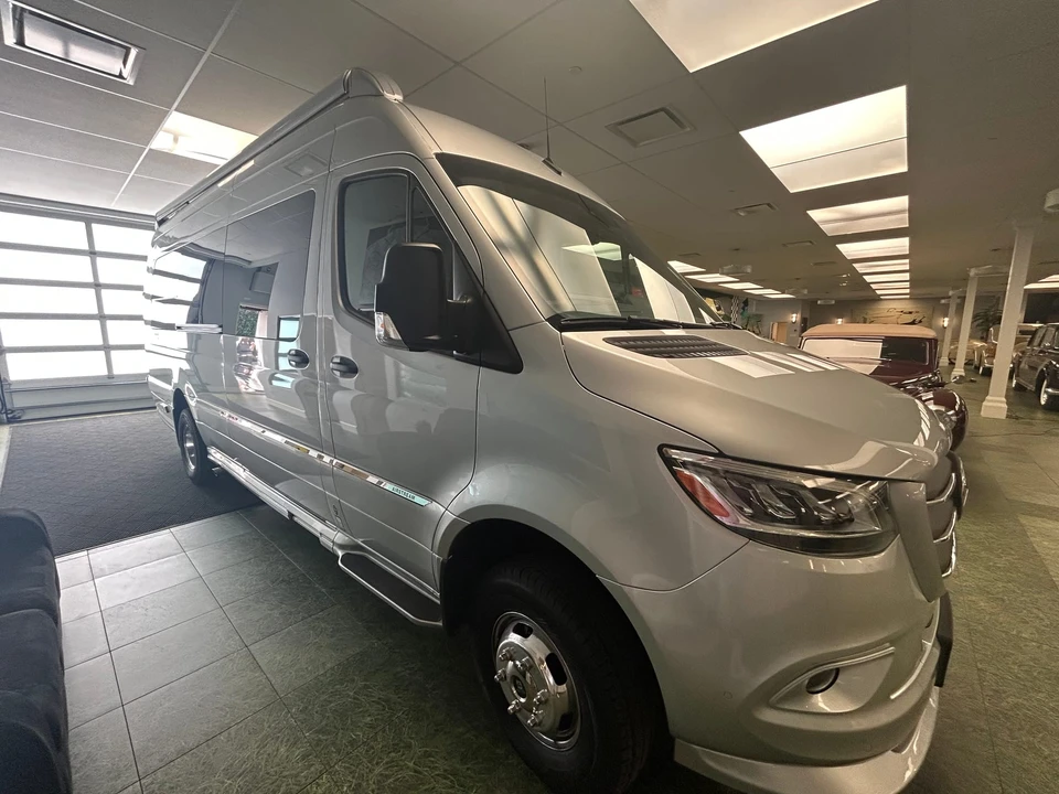 2021 Airstream - Image 16 of 31