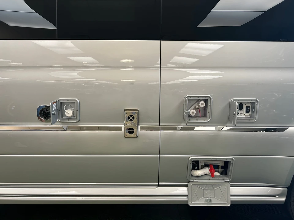 2021 Airstream - Image 20 of 31