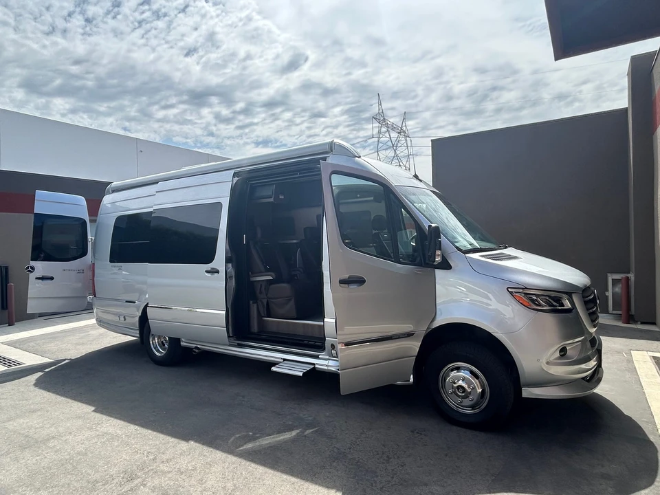 2021 Airstream - Image 10 of 31