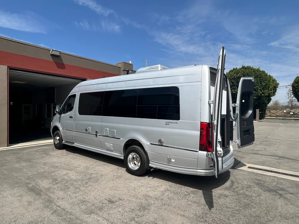 2021 Airstream - Image 4 of 31