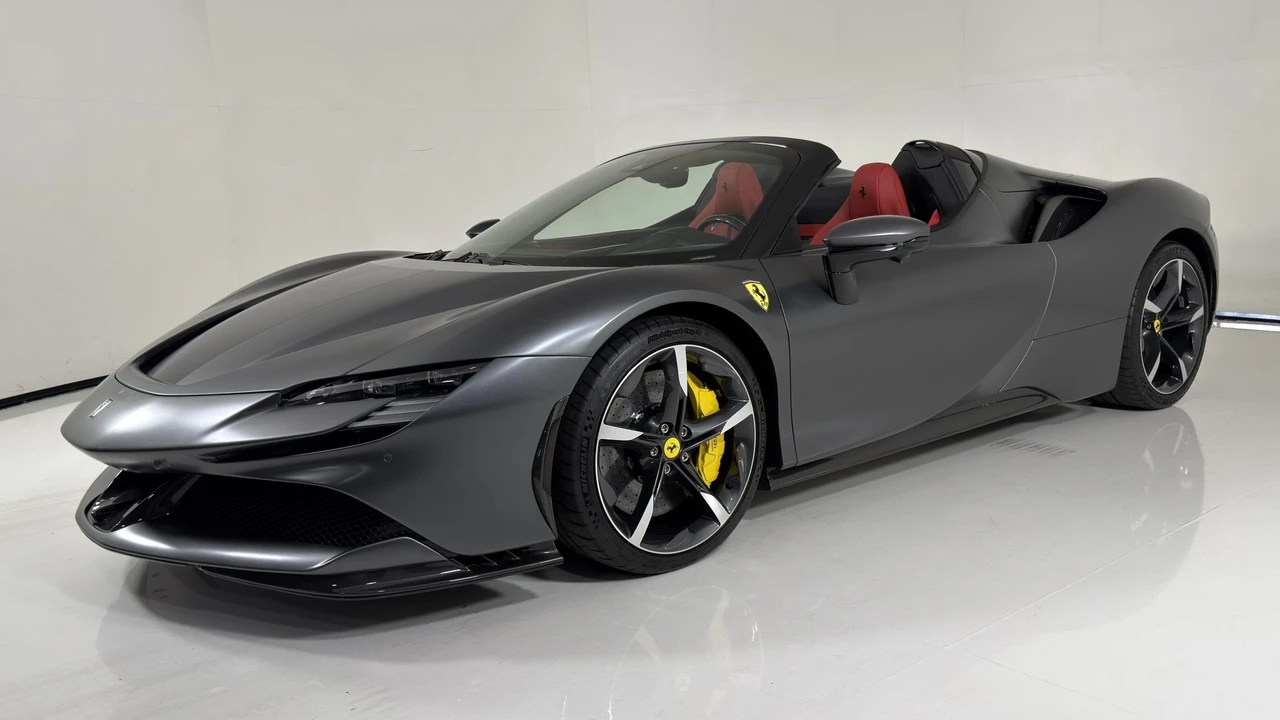 2022 Ferrari SF90 Spider - Image 11 of 31