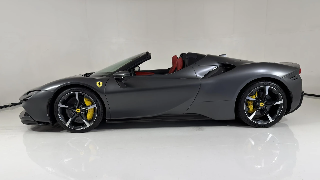 2022 Ferrari SF90 Spider - Image 13 of 31