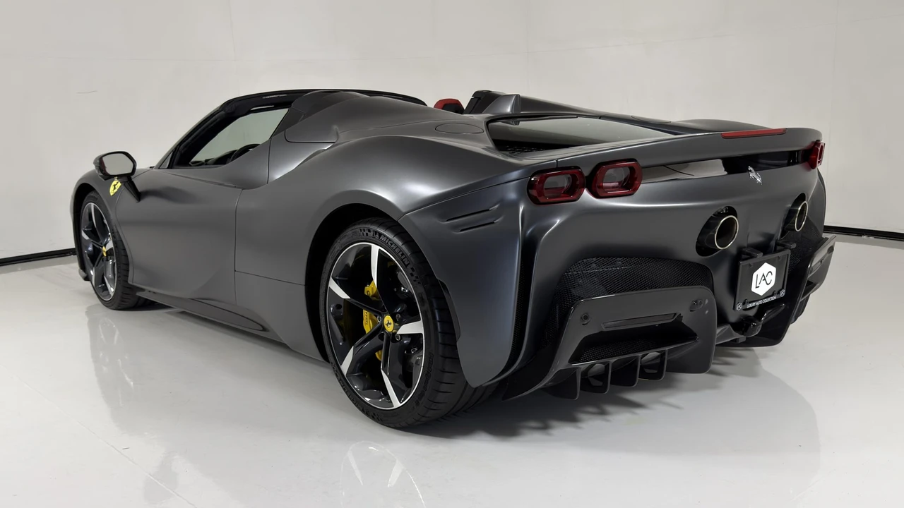 2022 Ferrari SF90 Spider - Image 15 of 31