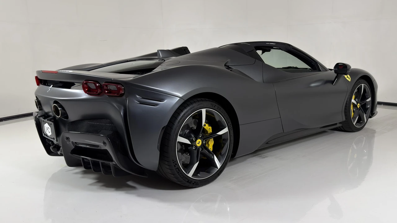 2022 Ferrari SF90 Spider - Image 25 of 31