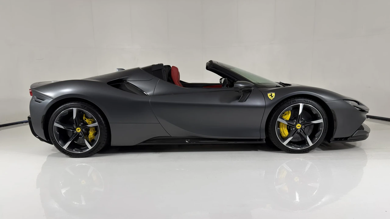 2022 Ferrari SF90 Spider - Image 26 of 31