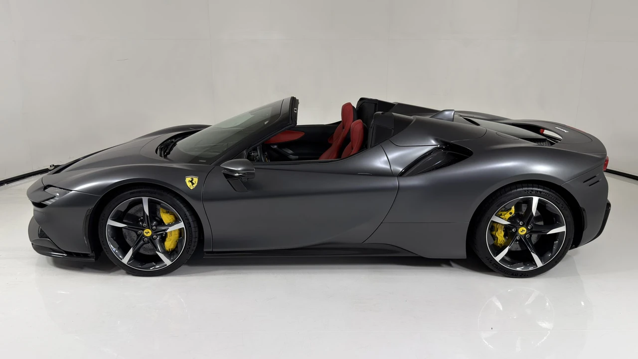 2022 Ferrari SF90 Spider - Image 14 of 31
