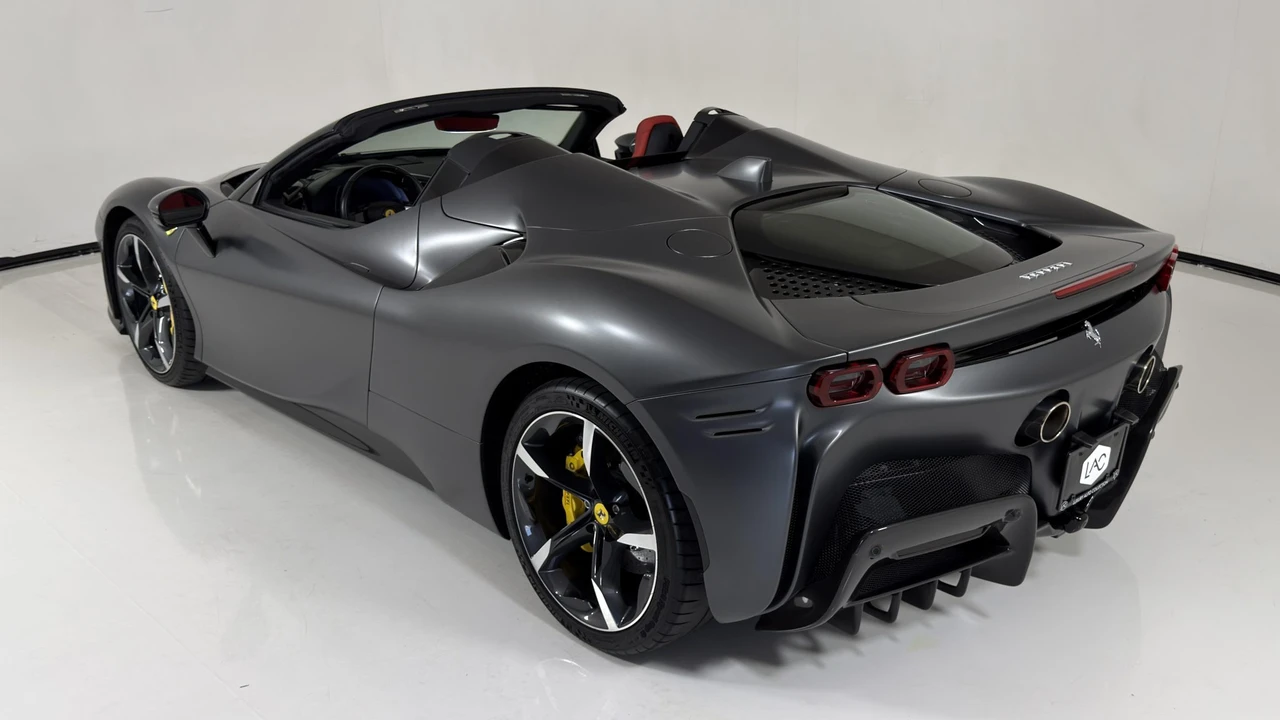 2022 Ferrari SF90 Spider - Image 16 of 31