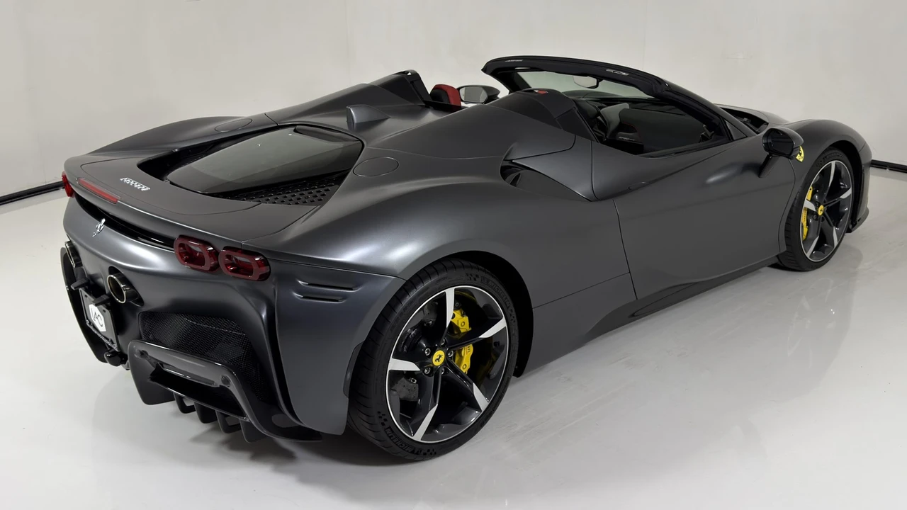 2022 Ferrari SF90 Spider - Image 23 of 31