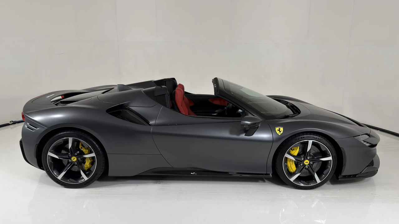 2022 Ferrari SF90 Spider - Image 28 of 31