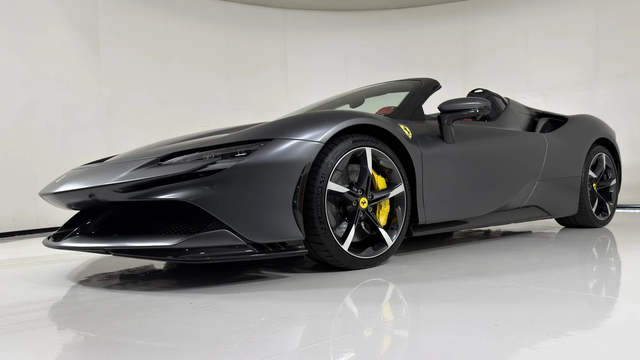 2022 Ferrari SF90 Spider - Image 9 of 31