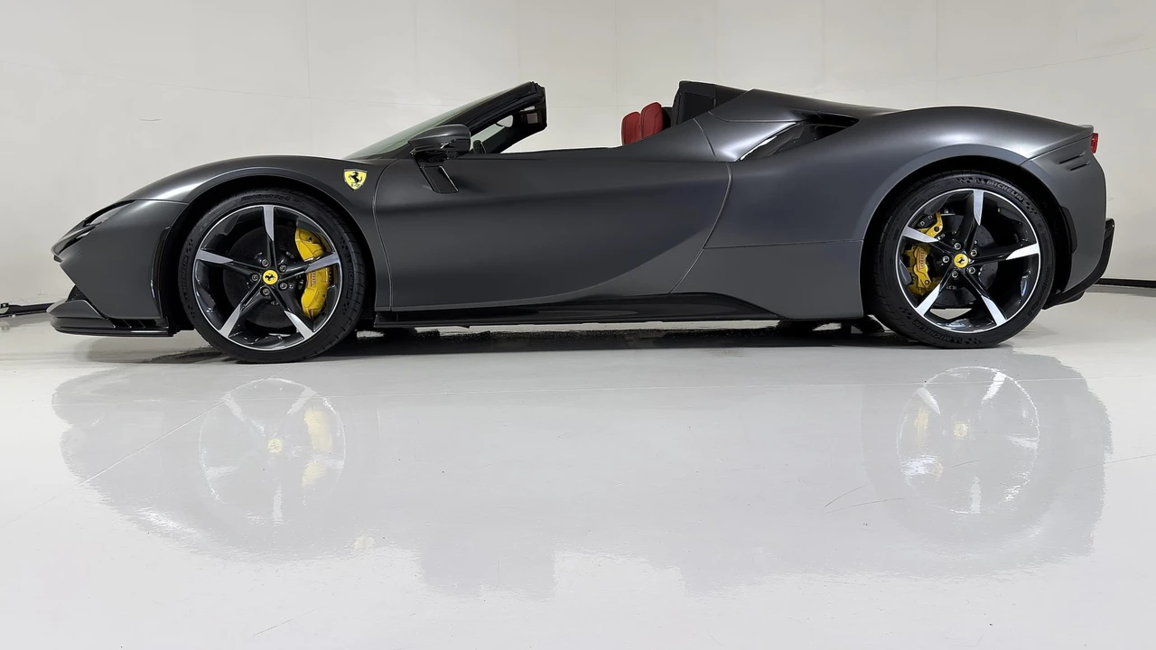 2022 Ferrari SF90 Spider - Image 12 of 31