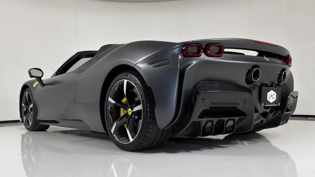 2022 Ferrari SF90 Spider - Image 17 of 31