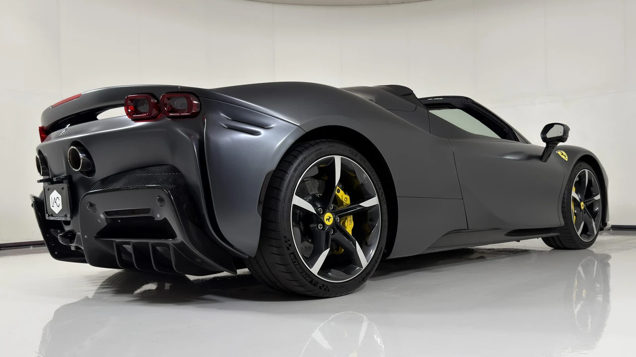 2022 Ferrari SF90 Spider - Image 24 of 31