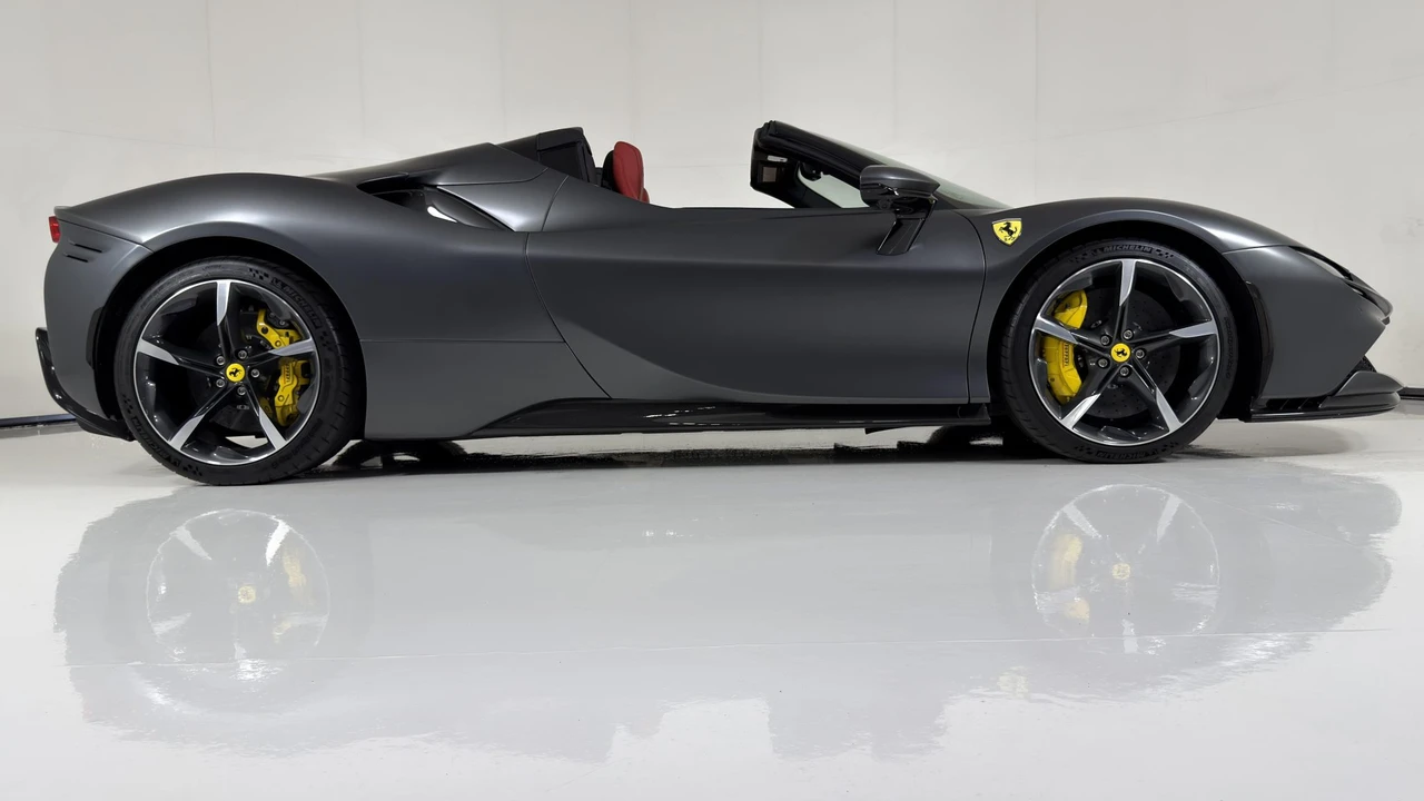 2022 Ferrari SF90 Spider - Image 27 of 31