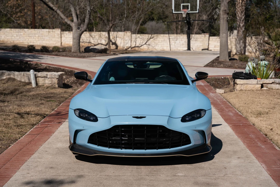 2013 Aston Martin Vantage - Image 11 of 31