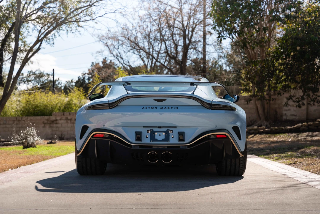 2013 Aston Martin Vantage - Image 15 of 31