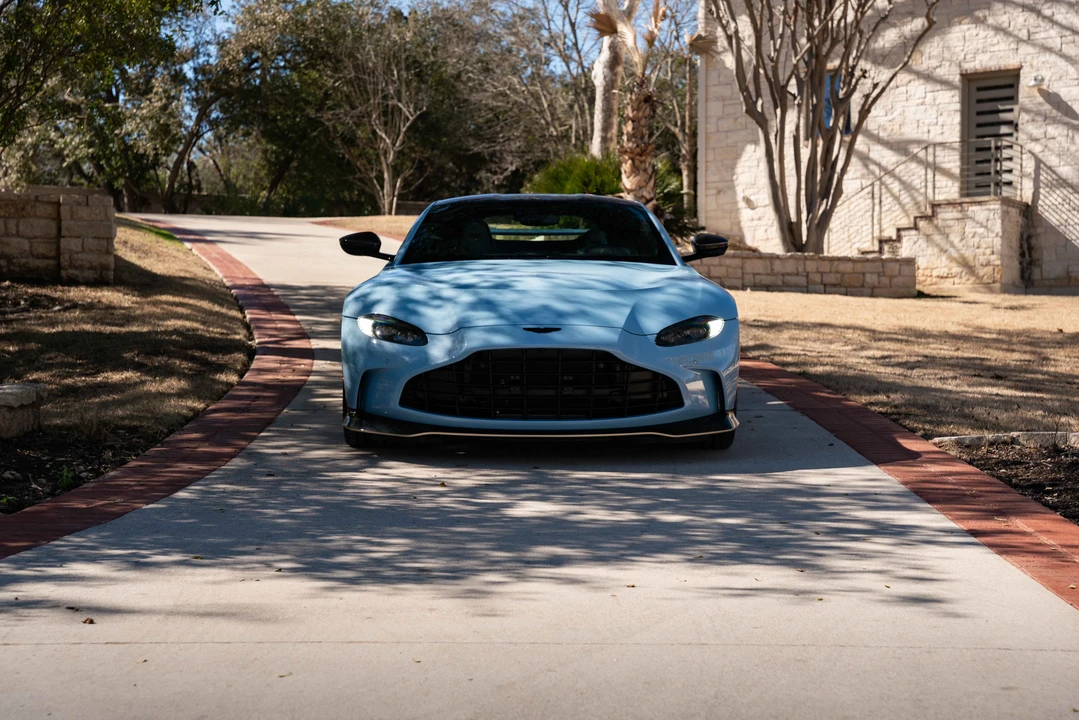 2013 Aston Martin Vantage - Image 18 of 31
