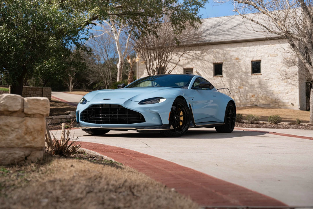 2013 Aston Martin Vantage - Image 2 of 31