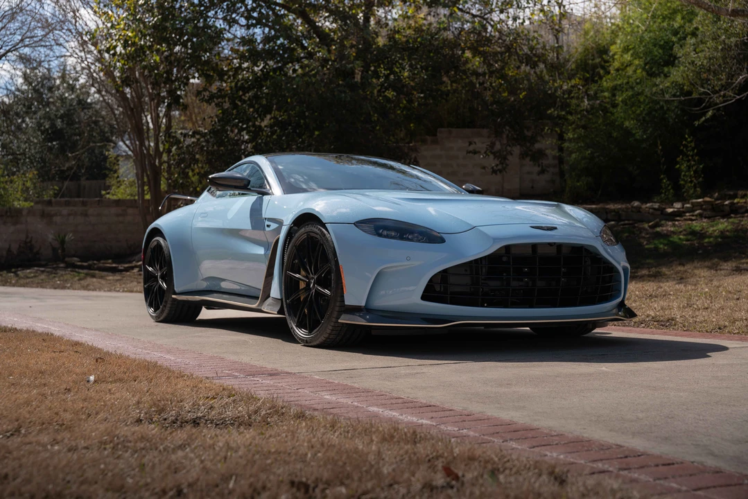 2013 Aston Martin Vantage - Image 24 of 31
