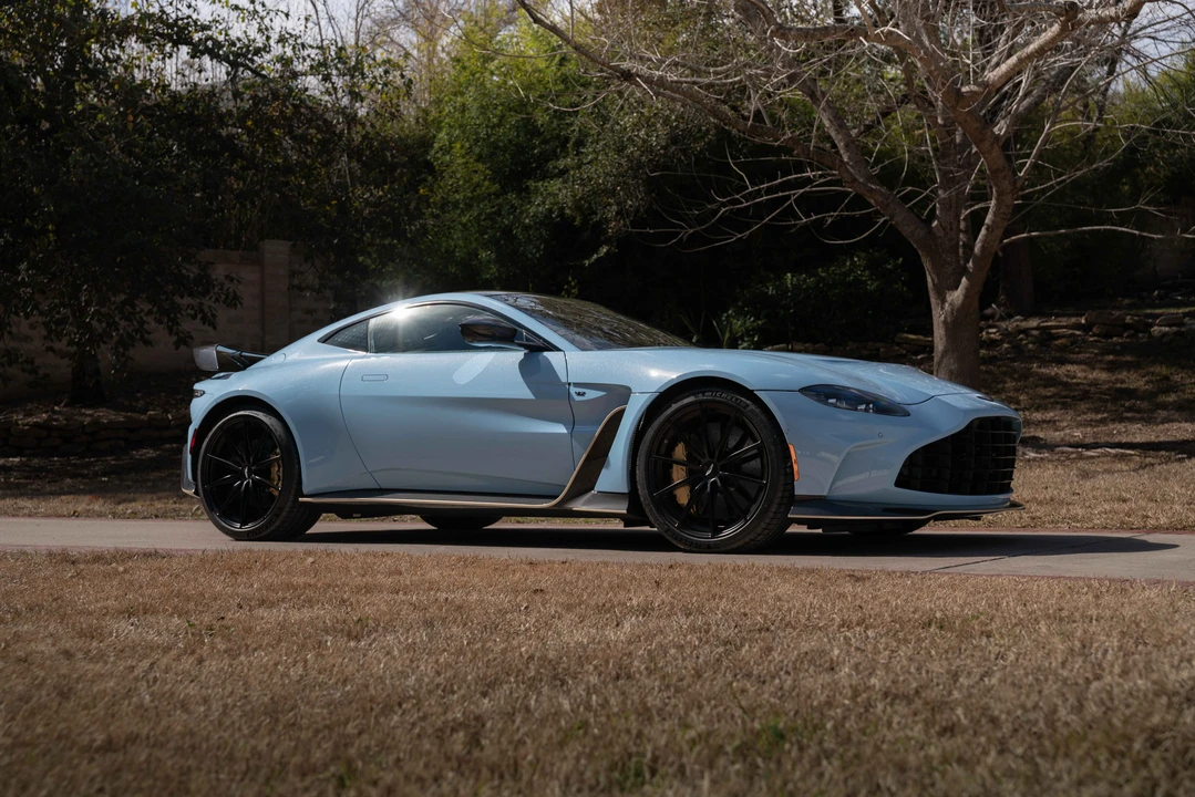2013 Aston Martin Vantage - Image 25 of 31