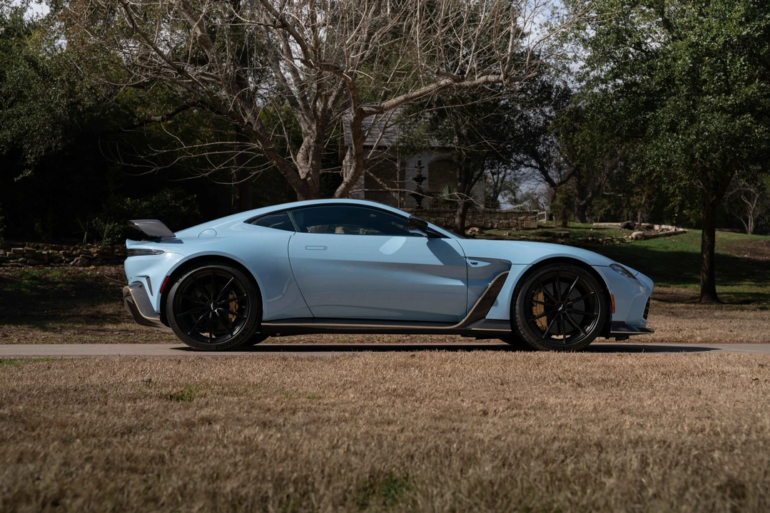 2013 Aston Martin Vantage - Image 26 of 31
