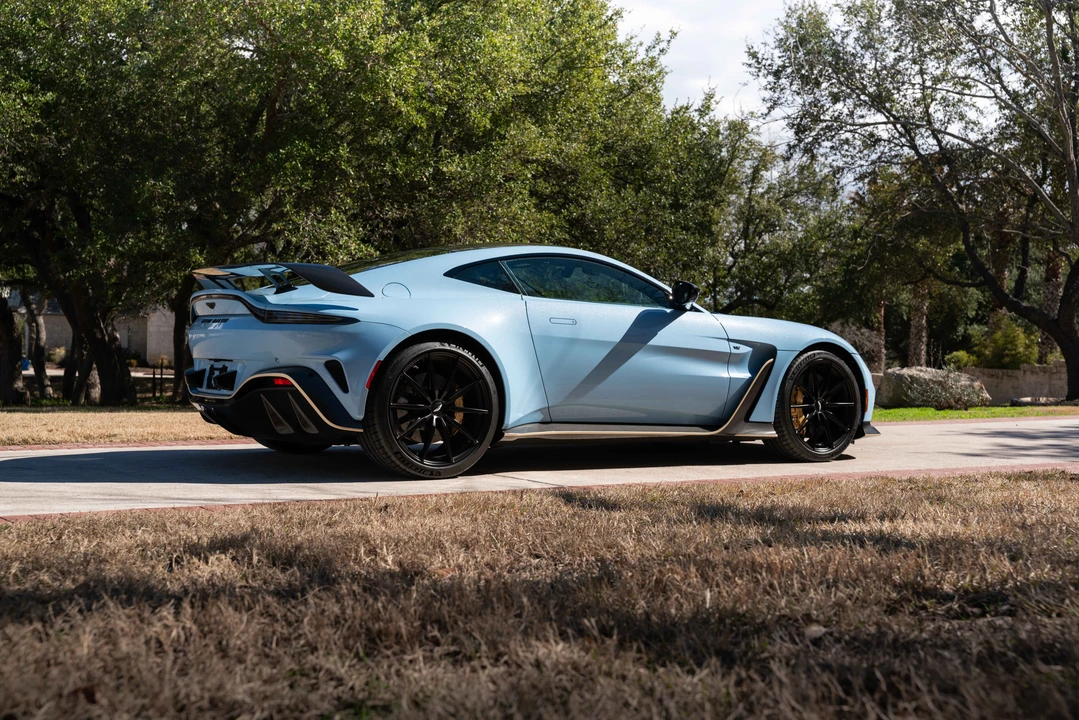 2013 Aston Martin Vantage - Image 27 of 31