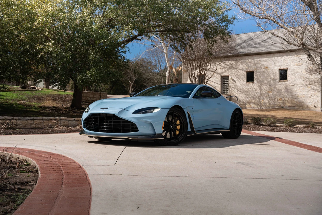 2013 Aston Martin Vantage - Image 3 of 31