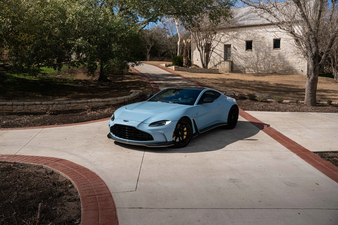 2013 Aston Martin Vantage - Image 4 of 31