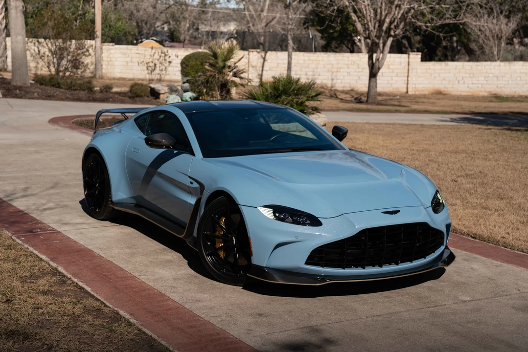 2013 Aston Martin Vantage - Image 6 of 31