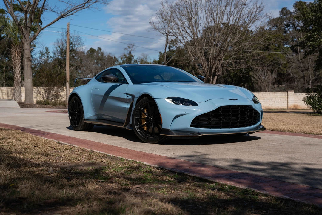 2013 Aston Martin Vantage - Image 7 of 31
