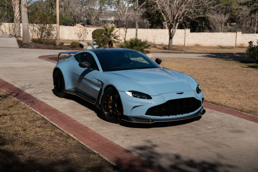 2013 Aston Martin Vantage - Image 8 of 31