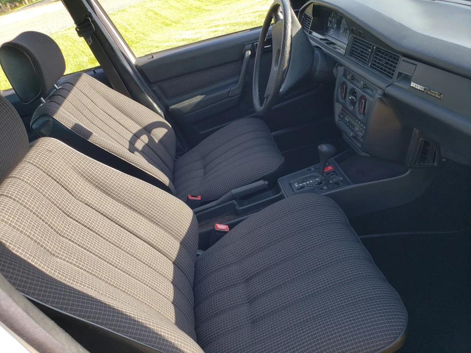 1984 Mercedes-Benz 190E - Image 17 of 31