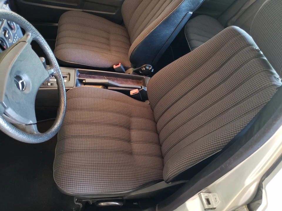 1984 Mercedes-Benz 190E - Image 16 of 31