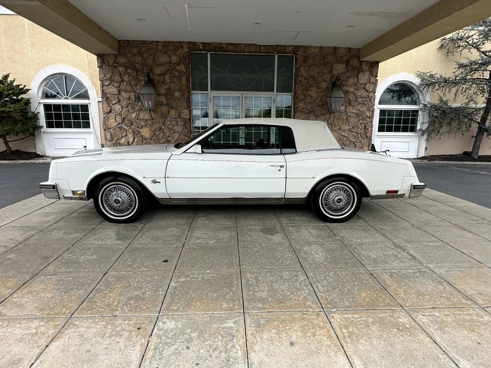 1982 Buick Riviera 4th-7th Gen - Image 24 of 31