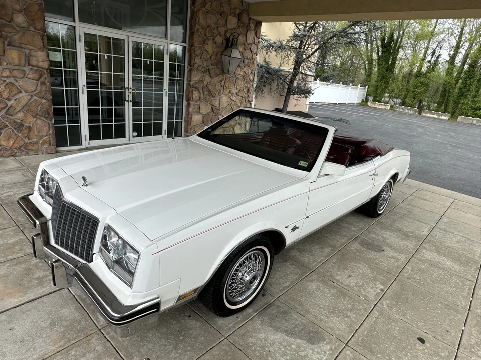 1982 Buick Riviera 4th-7th Gen - Image 2 of 31