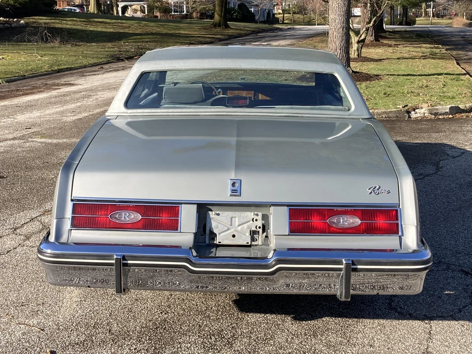 1984 Buick Riviera 4th-7th Gen - Image 11 of 31