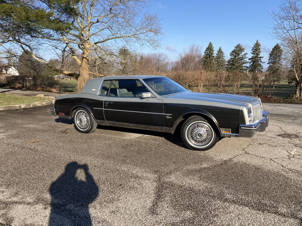 1984 Buick Riviera 4th-7th Gen - Image 9 of 31