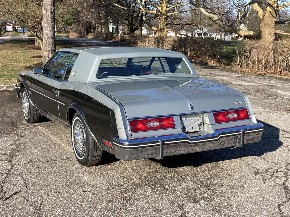 1984 Buick Riviera 4th-7th Gen - Image 12 of 31