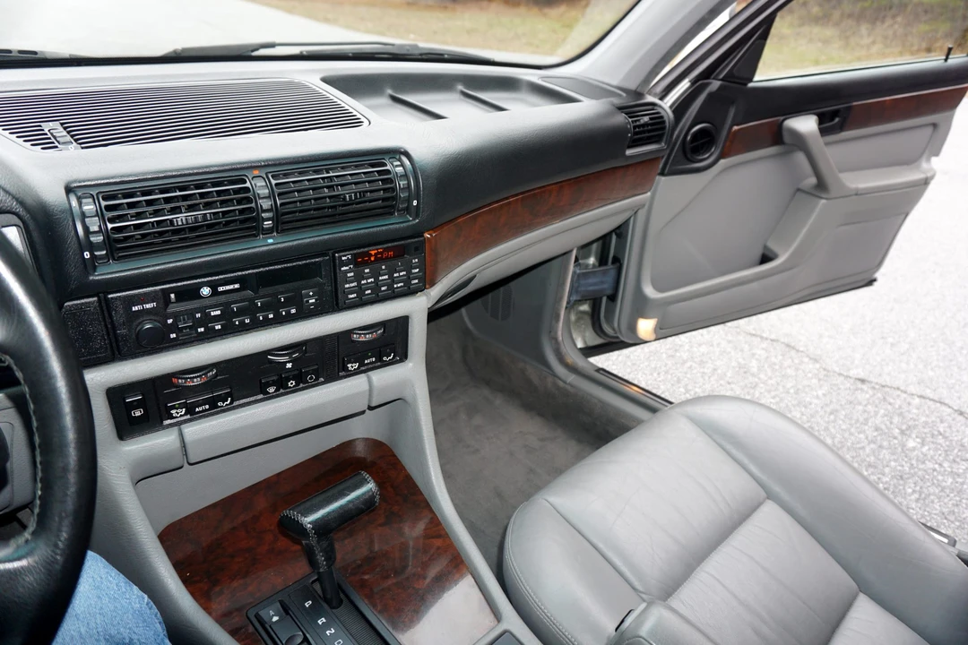 1989 BMW E32 7 Series - Image 26 of 31