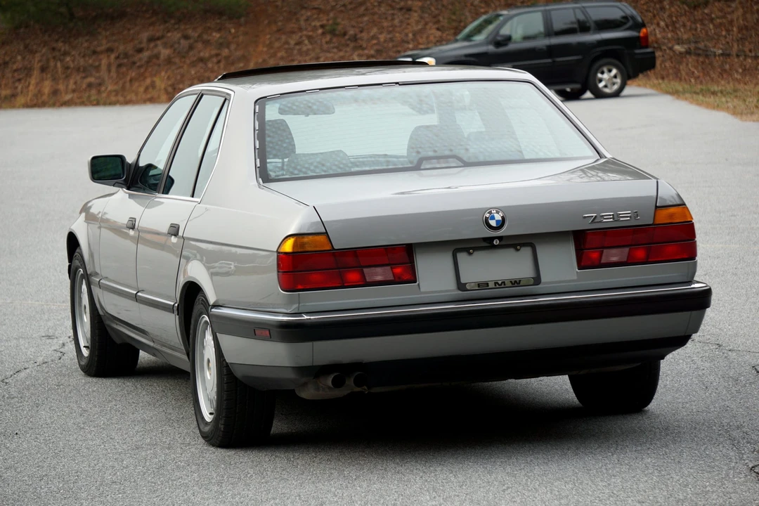 1989 BMW E32 7 Series - Image 11 of 31