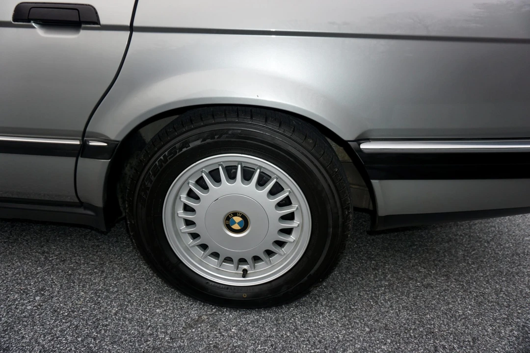 1989 BMW E32 7 Series - Image 21 of 31