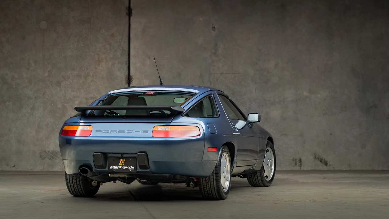 1989 Porsche 928 S4 - Image 13 of 31