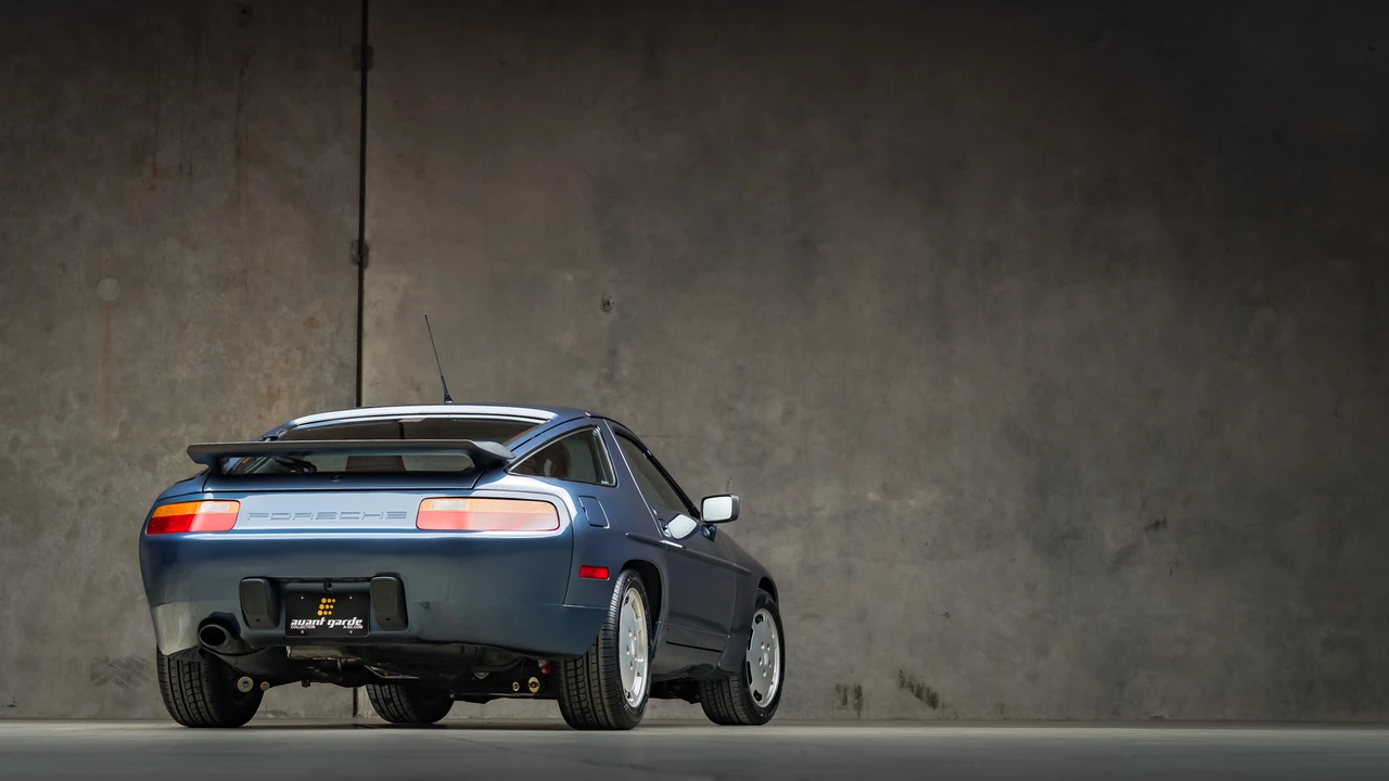 1989 Porsche 928 S4 - Image 14 of 31