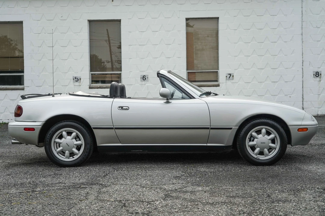 1990 Mazda NA MX-5 Miata - Image 11 of 31