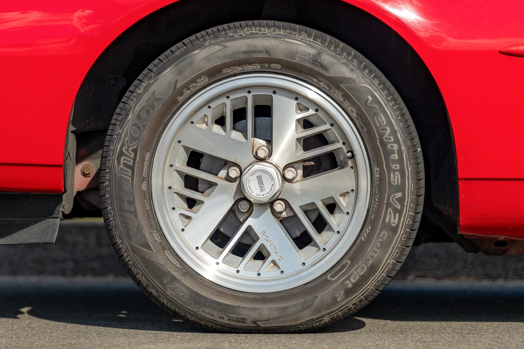 1990 Pontiac Firebird Formula 3rd Gen - Image 22 of 31