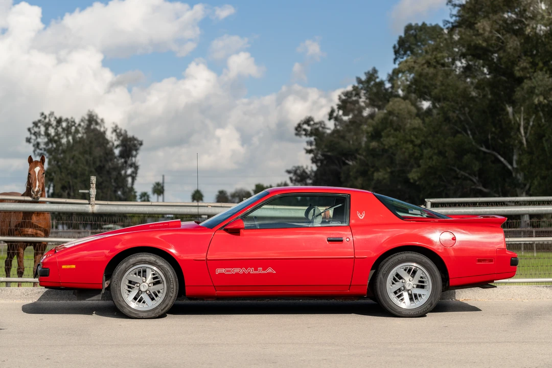 1990 Pontiac Firebird Formula 3rd Gen - Image 5 of 31