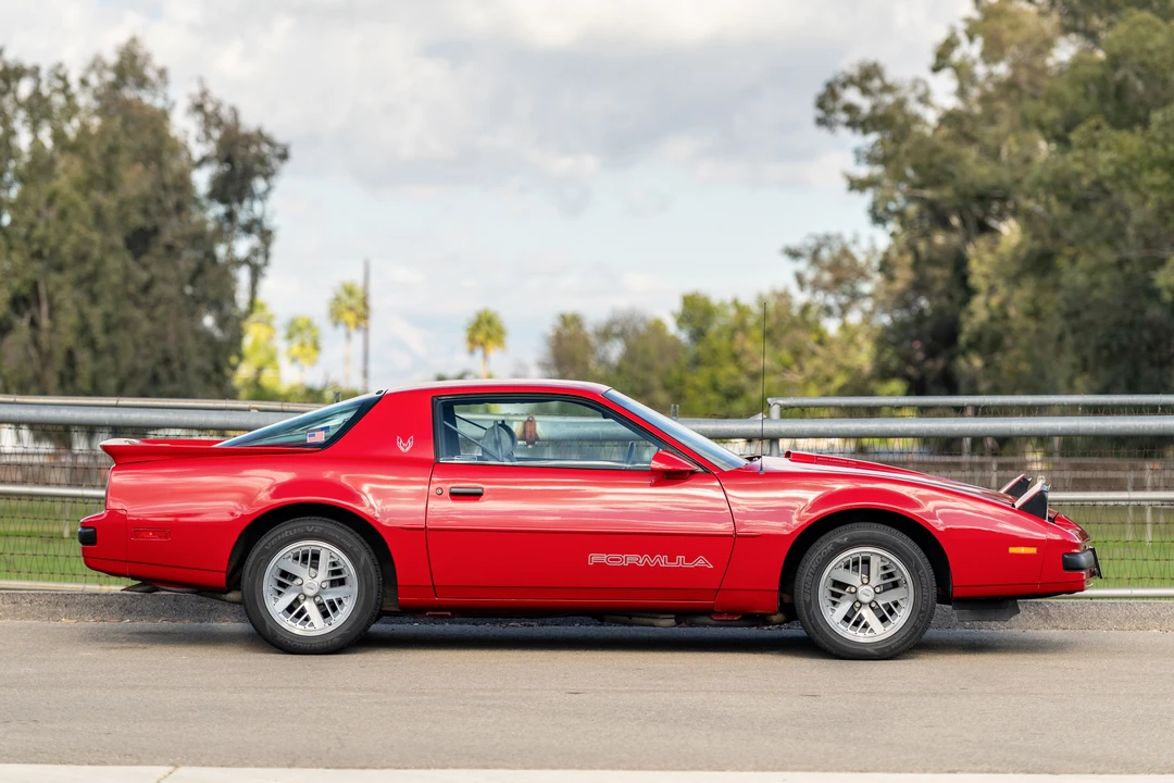 1990 Pontiac Firebird Formula 3rd Gen - Image 10 of 31