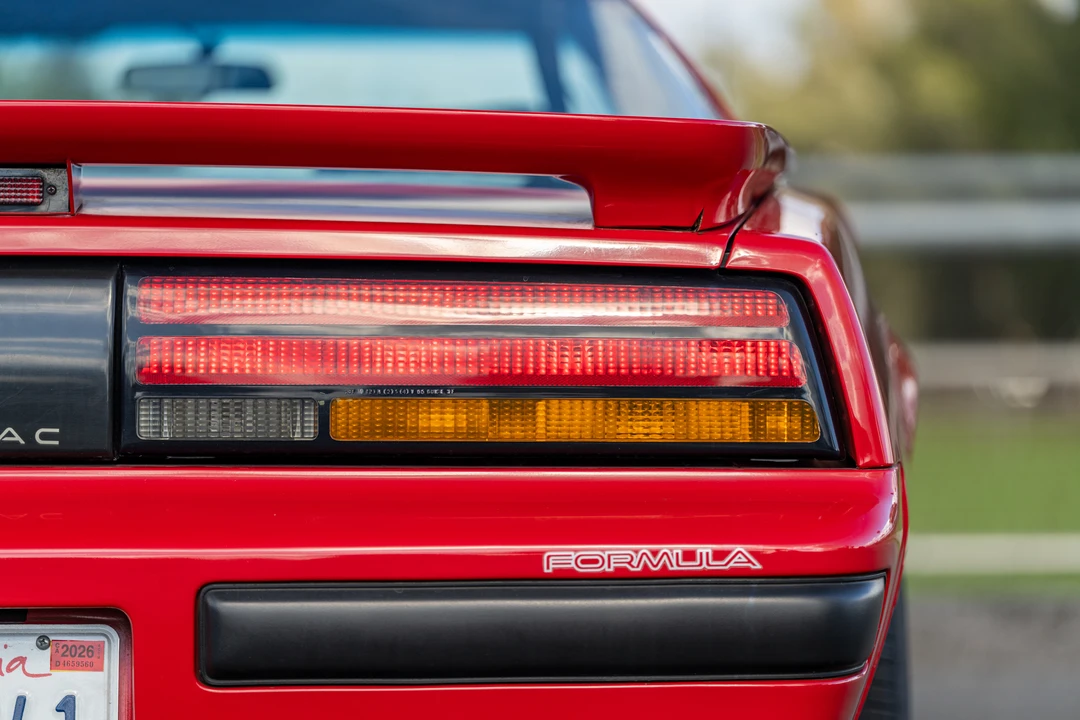 1990 Pontiac Firebird Formula 3rd Gen - Image 25 of 31