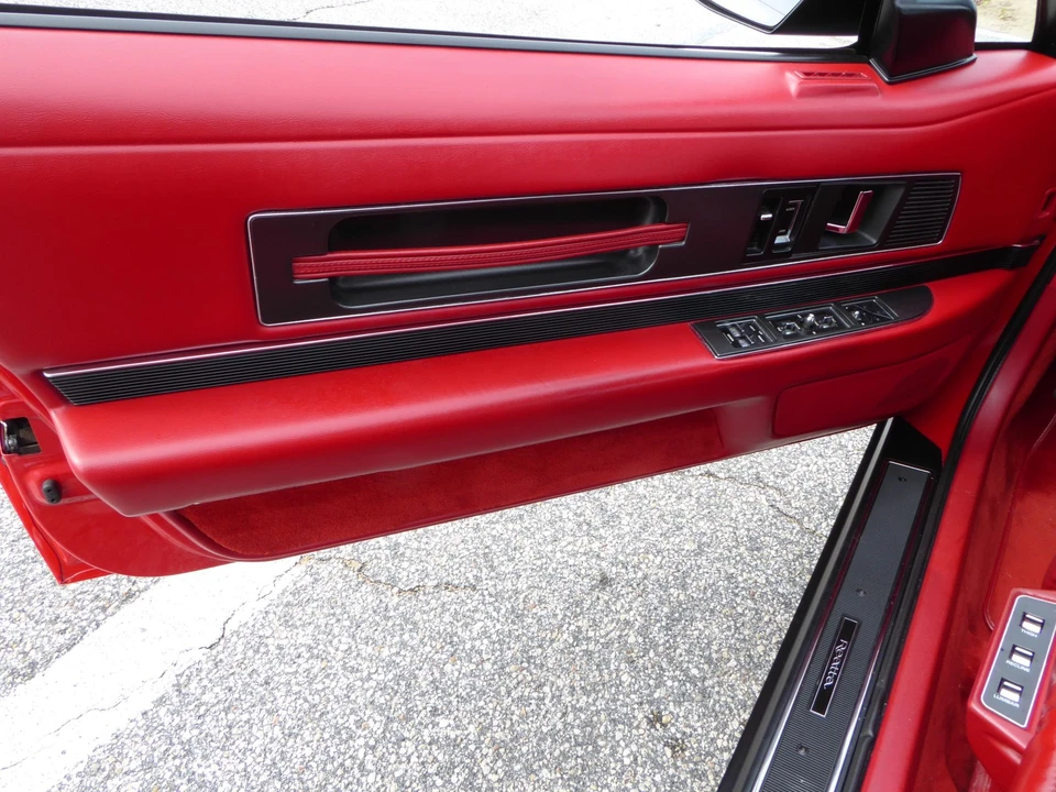 1991 Buick Reatta - Image 25 of 31