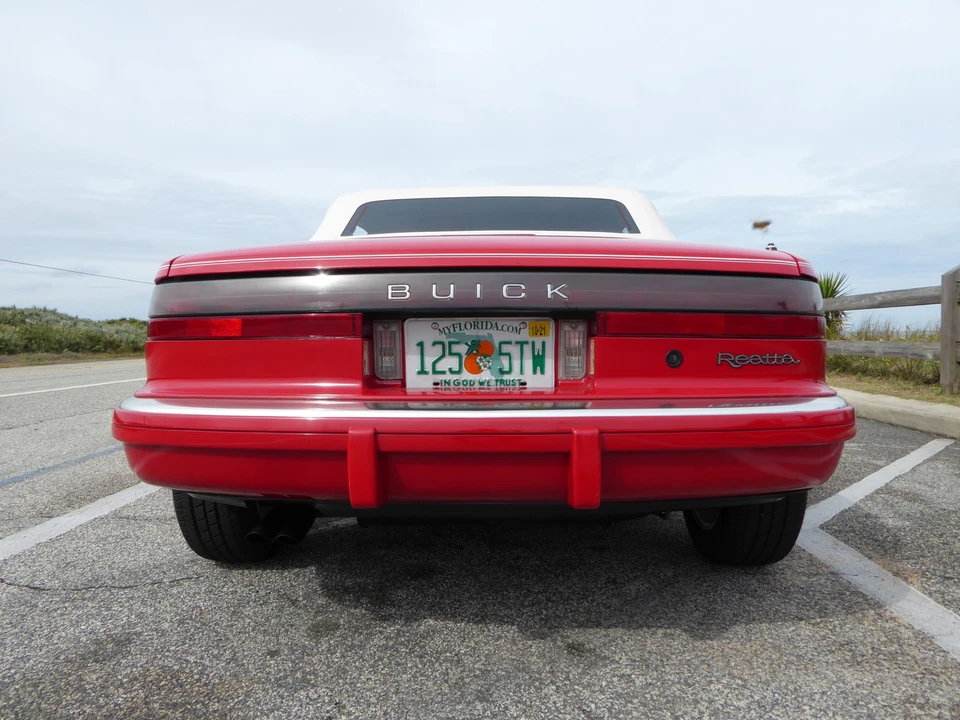 1991 Buick Reatta - Image 8 of 31